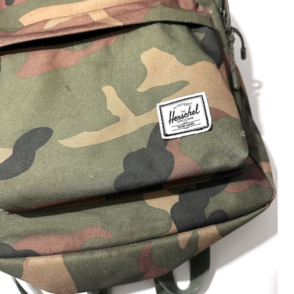 Herschel Supply Co. - Classic backpack 24L - Woodland camo - Picture 4 of 12
